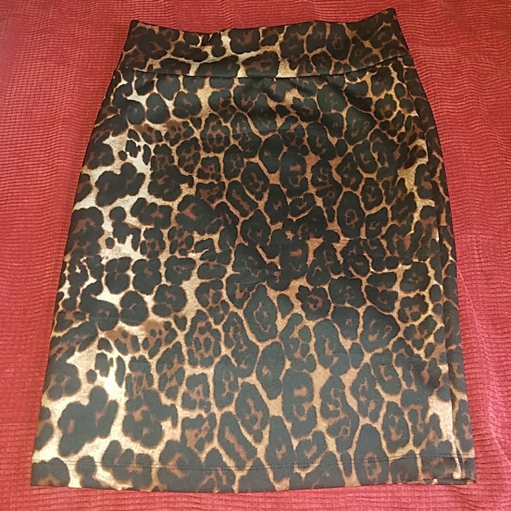 Leopard pencil skirt